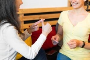 Como melhorar habilidades sociais em ambientes sociais